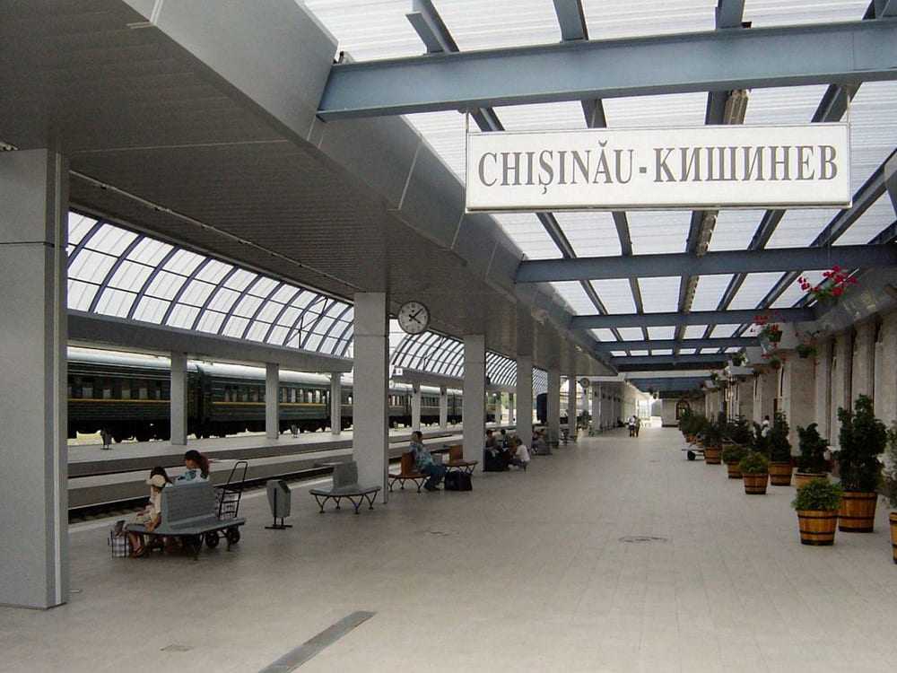 Gara Chișinău se închide trenul Chișinău-Iași contrabandă cu țigări trenul modernizat Chișinău-Odesa sistemul RoTicket