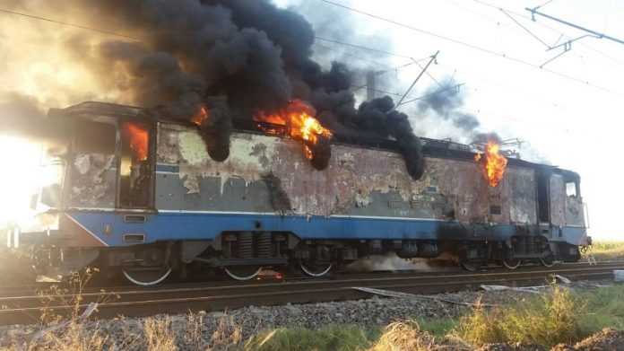 Locomotivă în flăcări
