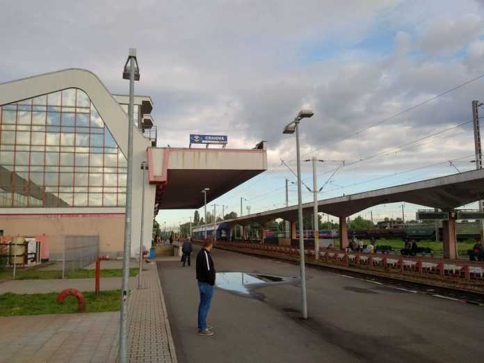 modernizarea căii ferate București-Craiova firmă de pază reparații la peroane blocaj pe M900 licitațiile pentru modernizarea M900 licitația pe Craiova-Caransebeș trenuri Interregio devin Regio Expres licitație pentru pază în gări accident mortal în Gara Craiova
