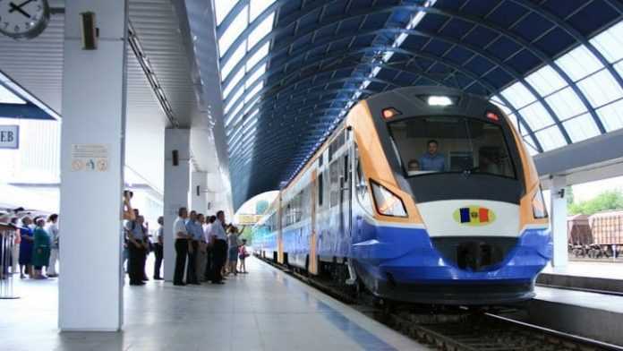 Transportul feroviar de călători din Republica Moldova trenul Chișinău-Iași tren suplimentar Chișinău