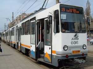 Primul tramvai românesc noi reguli la STB vatman șicanat în trafic pensionare anticipată pentru vatmani garduri linia de tramvai