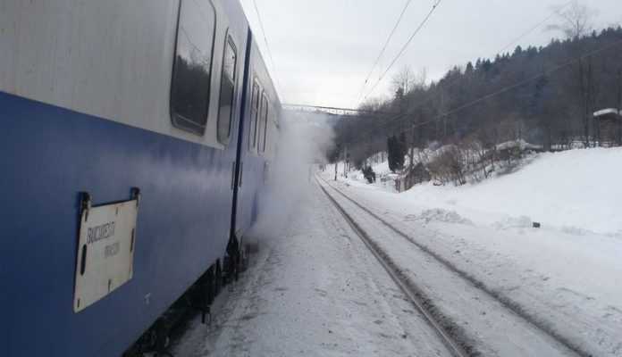 probleme în traficul feroviar iarna la CFR Călători trenuri blocate