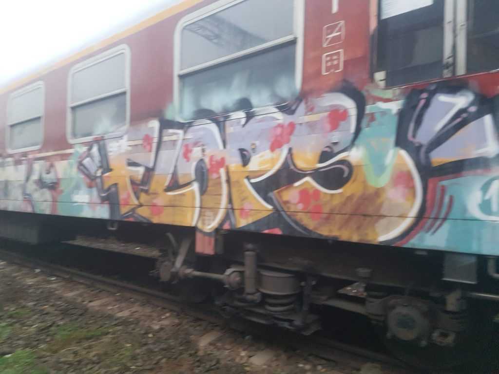 graffitti pe trenuri