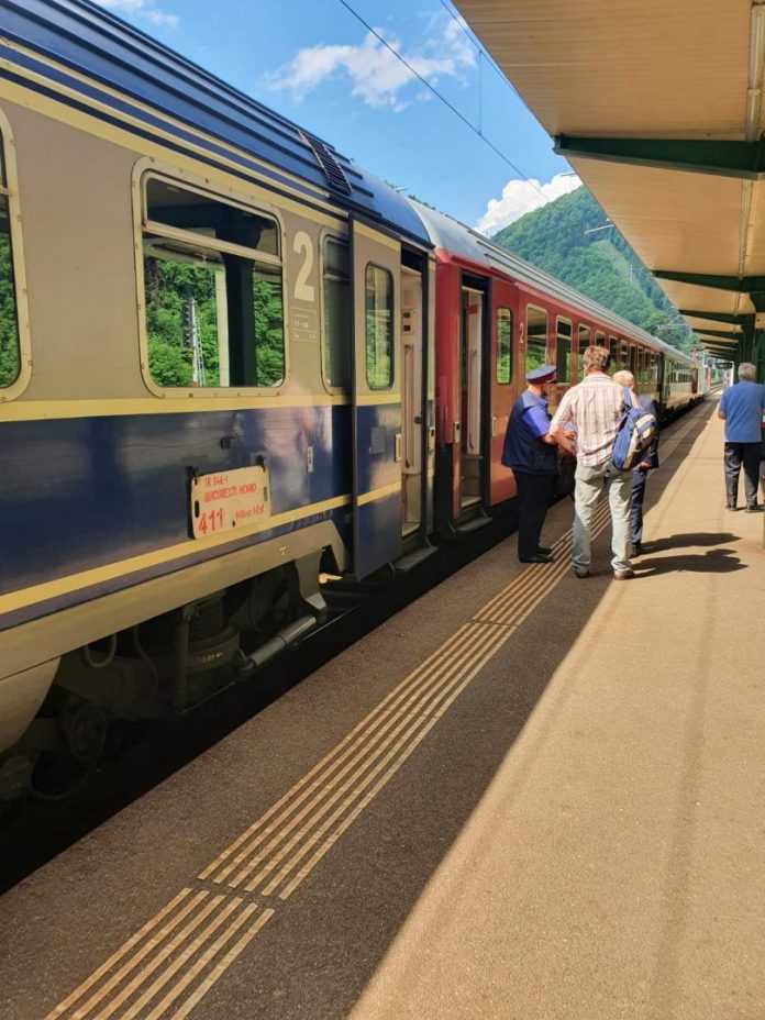 Trenul IR Dacia Viena-București trenuri anulate Tren internațional cu întârziere trenul IR Dacia București-Viena Mersul Trenurilor CFR Călători 2021-2022 locomotivă defectă la IR Dacia
