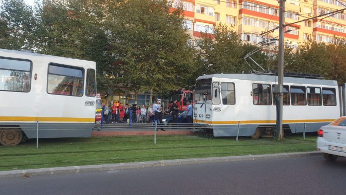 coliziune între două tramvaie