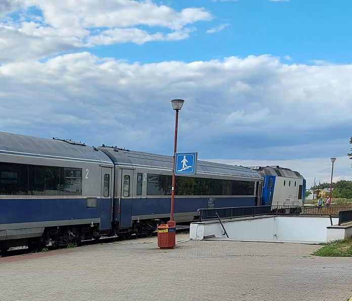 furtună în Ardeal durata călătoriei cu trenul București-Mangalia trenuri anulate de CFR Călători bilete online la CFR Călători